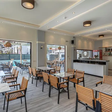 Adonis Aparthotel 3*